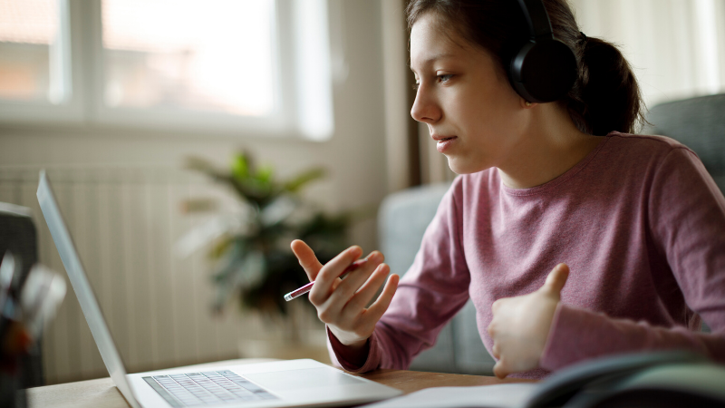 teen girl taking a virtual class